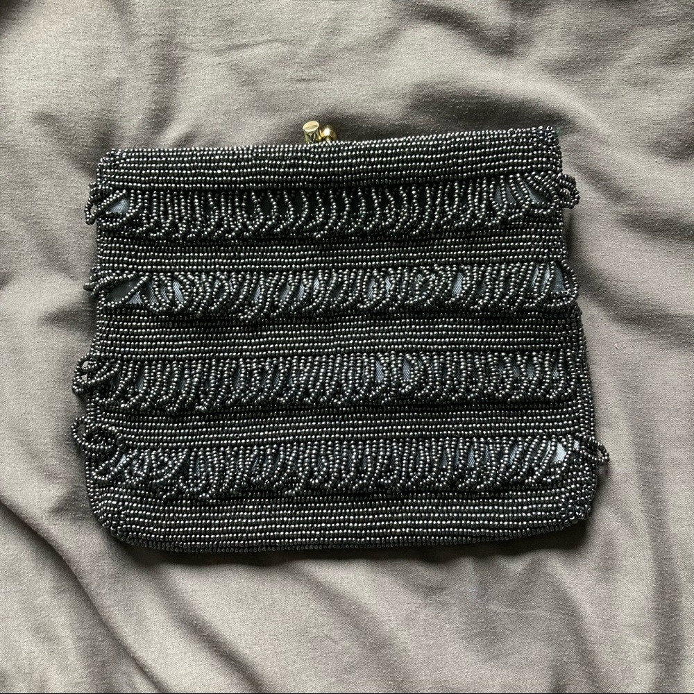 ❤️ CLOSET CLEAR OUT!! 🎉 Gray/Silver Elegant Beaded Wristlet with Chain